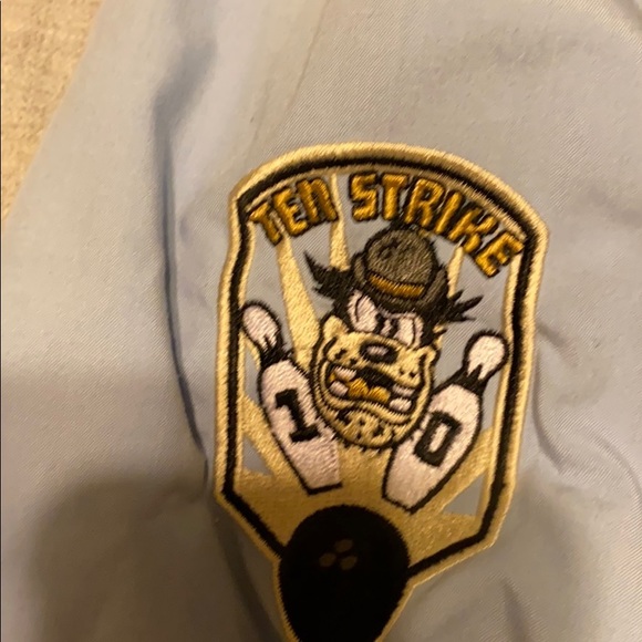 Disney resort men’s bowling shirt. - Picture 6 of 10